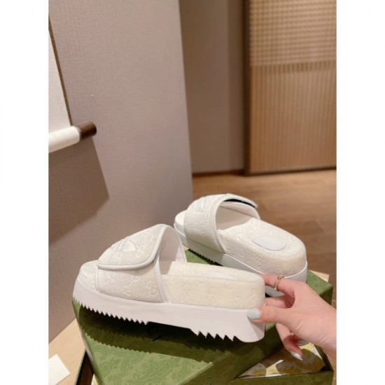 Slippers that are indispensable for coordination in spring and summer 2022SS GUCCI Gucci