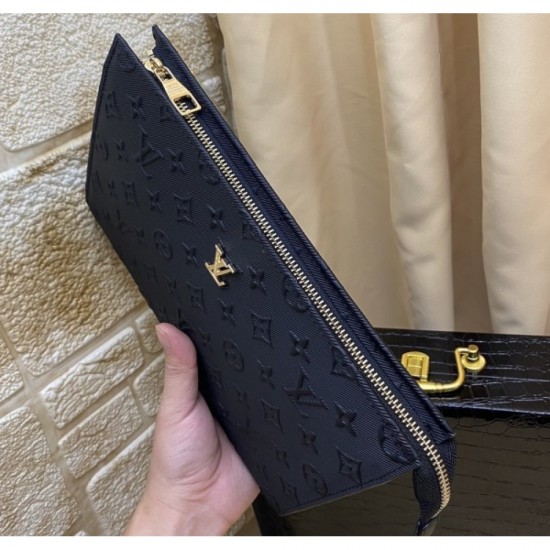 2022SS Men's Clutch Bag Hard-to-find item LOUIS VUITTON Louis Vuitton