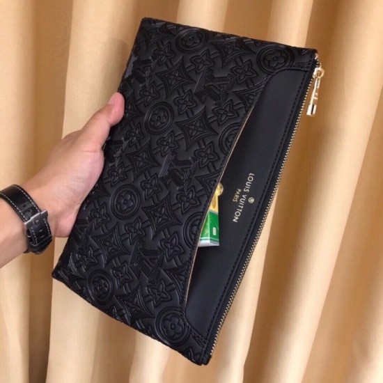 2022SS Men's Clutch Bag Timeless Design LOUIS VUITTON Louis Vuitton