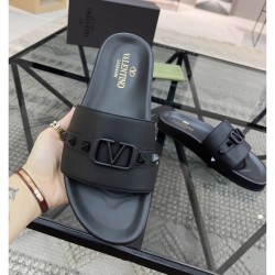 2022SS Check out the trends in spring and summer Men's slippers VALENTINO