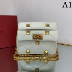 VALENTINO Valentino shoulder bag 2022SS fashionable style