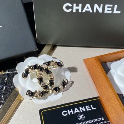 CHANEL Popular brooches for the Spring / Summer 2022 season