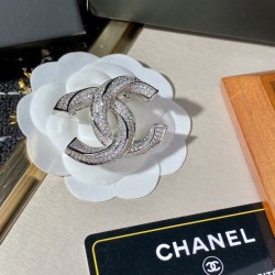 CHANEL 2022 summer recommended fashion item brooch