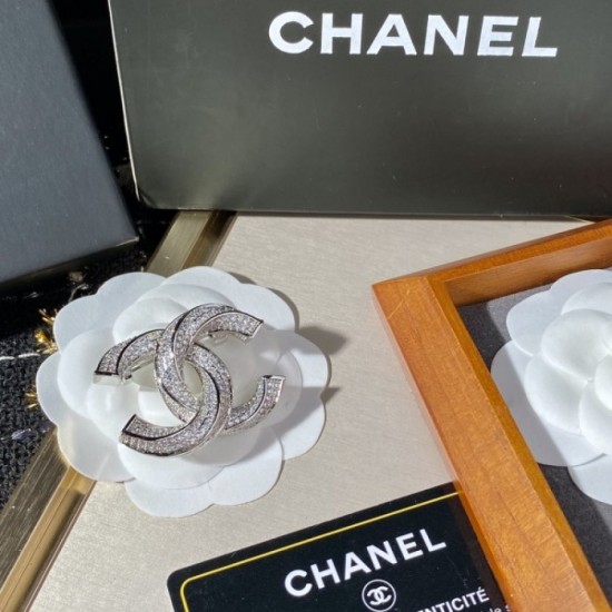 CHANEL 2022 summer recommended fashion item brooch