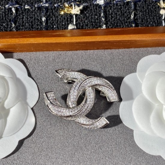 CHANEL 2022 summer recommended fashion item brooch