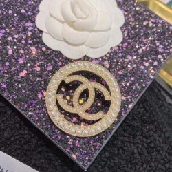 CHANEL 2022 Spring / Summer continues to be a popular sale brooch