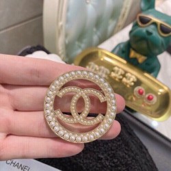 CHANEL 2022 Spring / Summer continues to be a popular sale brooch