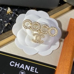 CHANEL 2022 Spring / Summer hottest trend brooch