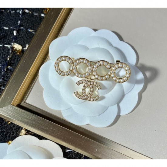 CHANEL 2022 Spring / Summer hottest trend brooch