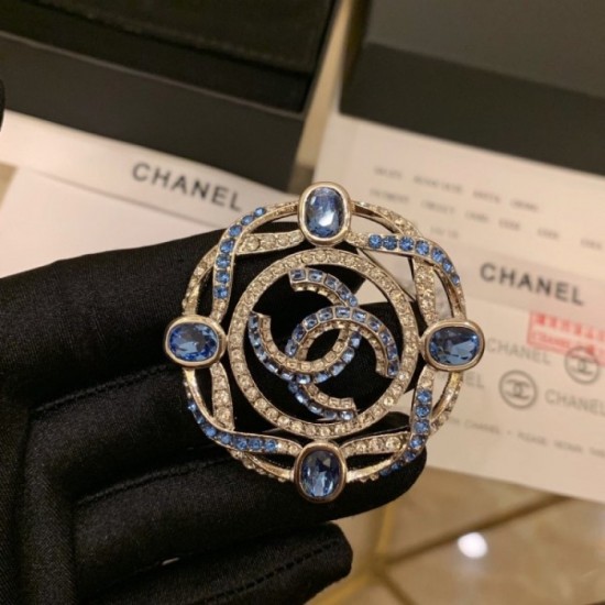 CHANEL 2022 Spring / Summer Trend Color Brooch