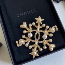 CHANEL 2022ss fashion trend brooch