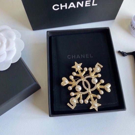 CHANEL 2022ss fashion trend brooch