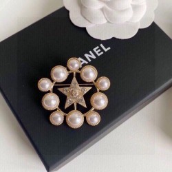 CHANEL 2022 fashionable beauty brooch