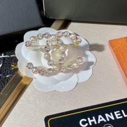 CHANEL 2022 Check out the spring and summer trends Brooch