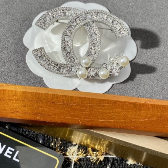 CHANEL 2022 SS trend protagonist brooch