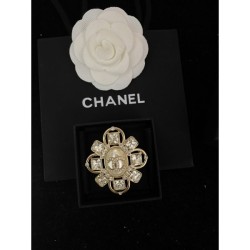 CHANEL Spring / Summer 22 items cheap brooches