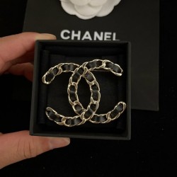 CHANEL 2022 Spring / Summer fashionable brooch