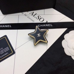 CHANEL 2022 Spring / Summer refreshing trend brooch