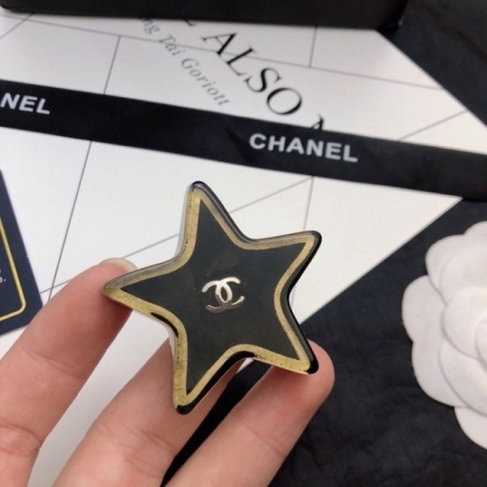 CHANEL 2022 Spring / Summer refreshing trend brooch