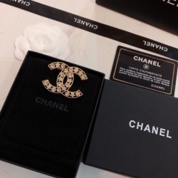 CHANEL 2022 is definitely recommended brooch