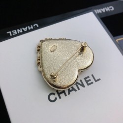 CHANEL 2022 Spring / Summer Fashionable Brooch