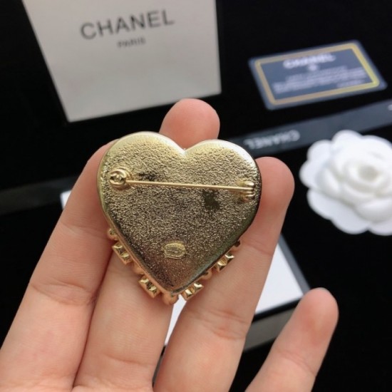 CHANEL 2022 Spring / Summer Fashionable Brooch