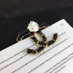 CHANEL 2022 SS trend new appearance brooch