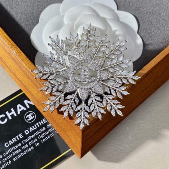 CHANEL The most brooch for Spring / Summer 2022 fashion