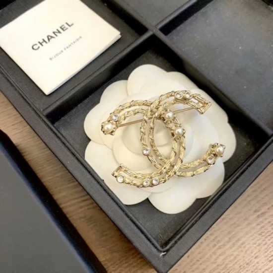 CHANEL 2022 More and more popular brooches