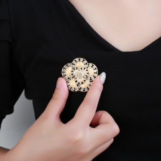 CHANEL 2022 Trendy item brooch