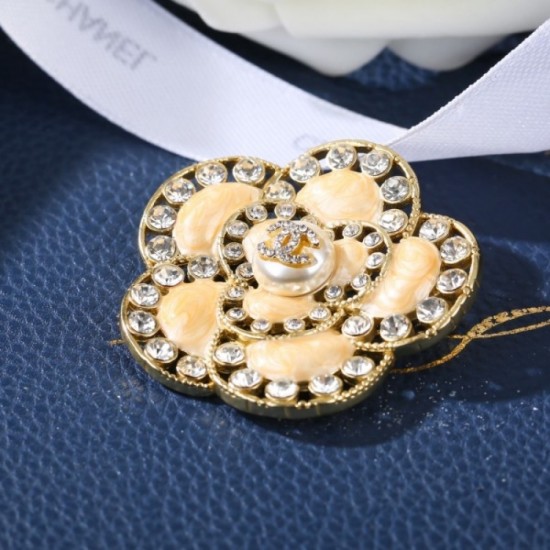 CHANEL 2022 Trendy item brooch