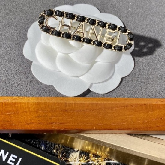 CHANEL 2022 Spring / Summer essential item Brooch