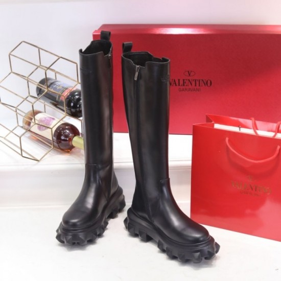 There is no doubt that it will be a big success this year as well. Long boots 2022SS VALENTINO Valentino