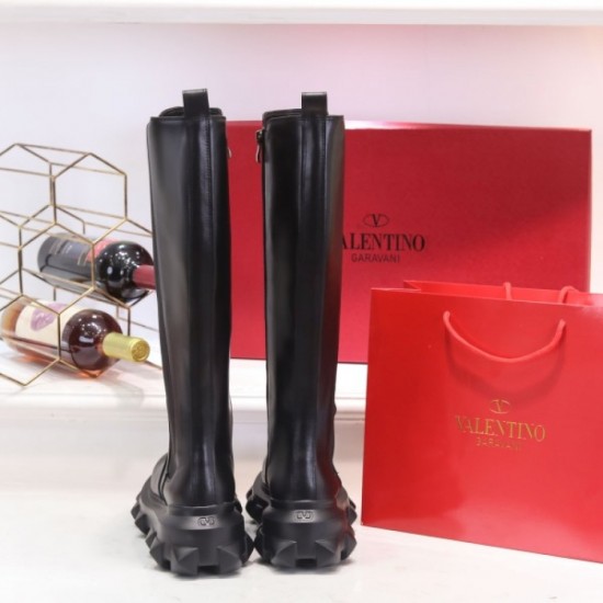 There is no doubt that it will be a big success this year as well. Long boots 2022SS VALENTINO Valentino