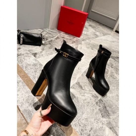 2022AW Boots Easy to wear color VALENTINO Valentino