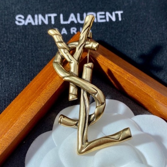 YSL Yves Saint Laurent This year's brooch is sure to be a big success