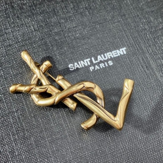 YSL Yves Saint Laurent This year's brooch is sure to be a big success