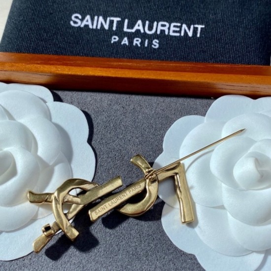 YSL Yves Saint Laurent This year's brooch is sure to be a big success