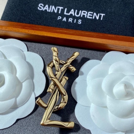 YSL Yves Saint Laurent This year's brooch is sure to be a big success