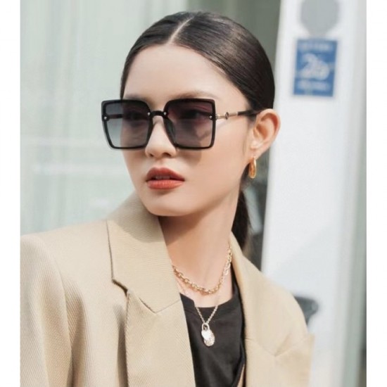 2 colors of sunglasses available 2022SS Final sale LOUIS VUITTON Louis Vuitton