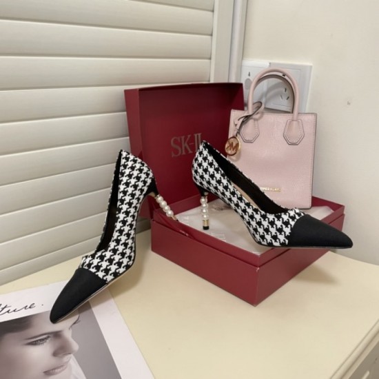 CHANEL Chanel pumps 2023AW The range of fashion spreads