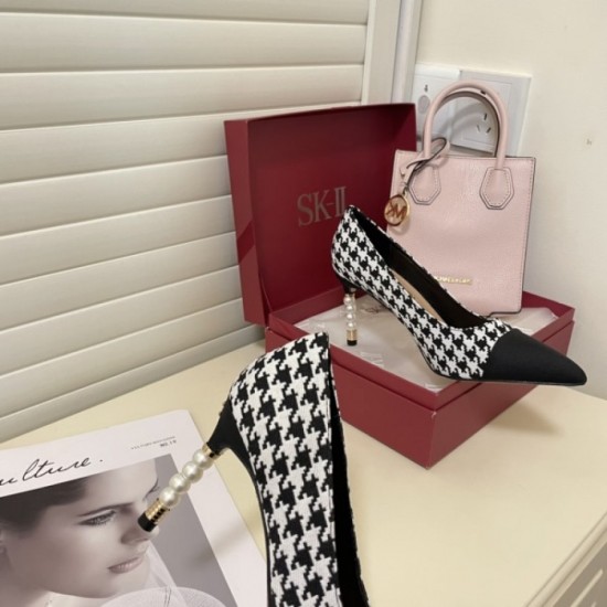 CHANEL Chanel pumps 2023AW The range of fashion spreads