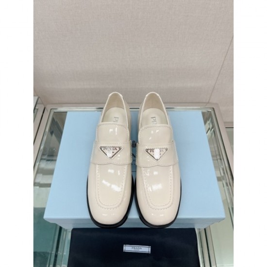 I want to buy more this year! Casual shoes 2023SS PRADA Prada