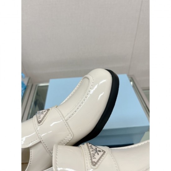 I want to buy more this year! Casual shoes 2023SS PRADA Prada