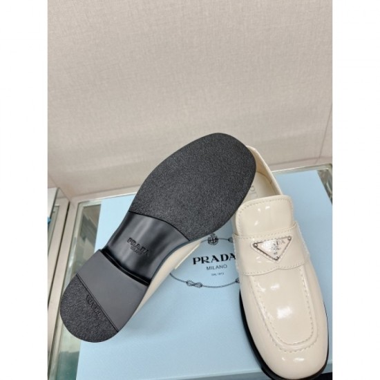 I want to buy more this year! Casual shoes 2023SS PRADA Prada