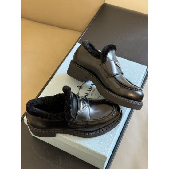 PRADA Brand not yet landed in Japan 2023FW Casual shoes