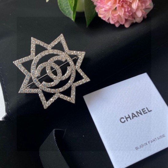 CHANEL 2024SS brooch that has a presence every season