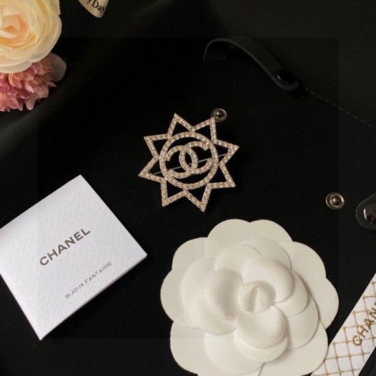 CHANEL 2024SS brooch that has a presence every season